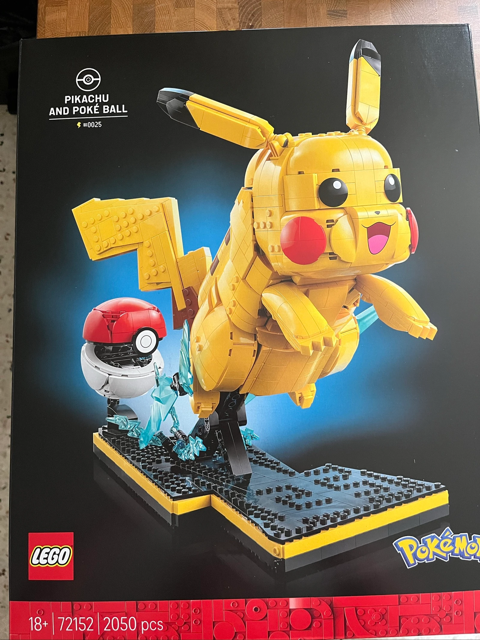 Lego Pokémon pikachu et poke ball 
